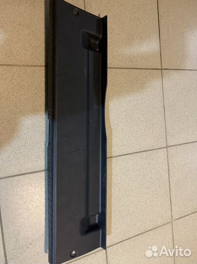 Задня рамка в багажник на toyota premio azt240