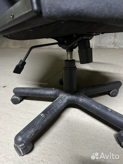 Офисное компьютерное кресло