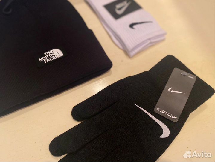 Комплект 3В1 Шапка TNF и перчатки nike