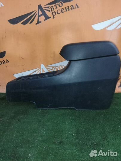 Подлокотник Mitsubishi Lancer 1.3