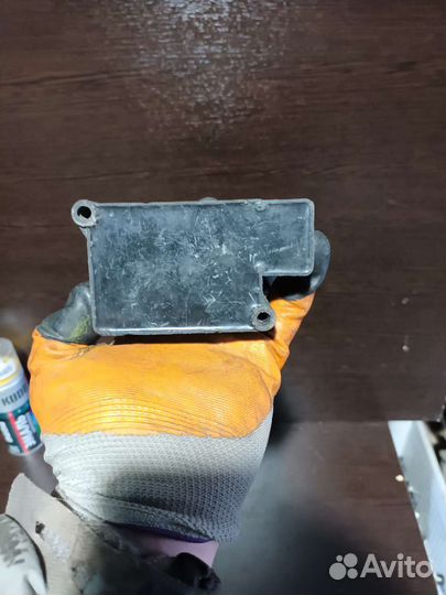 Блок клапанов пневмоподвески Volkswagen Touareg NF