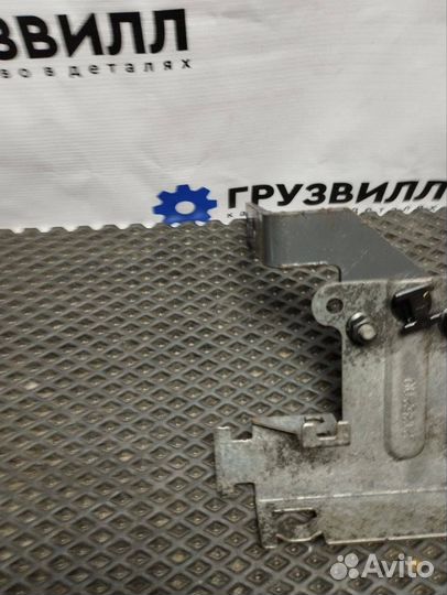 Кронштейн (крепление) Volvo FH4 21252110