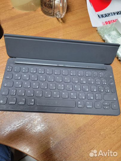 Чехол-клавиатура Apple Keyboard для iPad 10.5