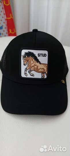 Кепка сетка с быком и лошадью