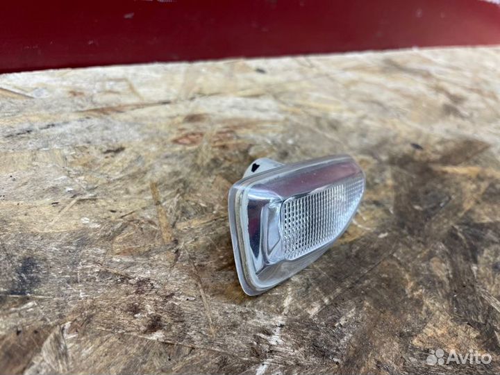 Повторитель поворота правый Renault Logan