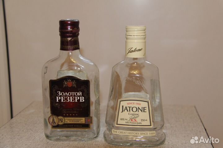 Бутылки из-под алкоголя пустые