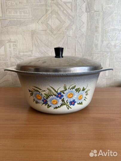 Кастрюля чугунная новая СССР 4л