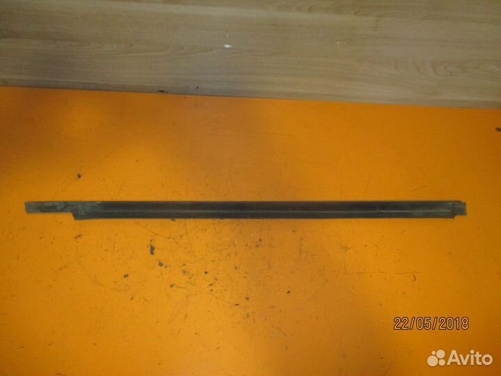 Накладка стекла двери задней левой Саманд