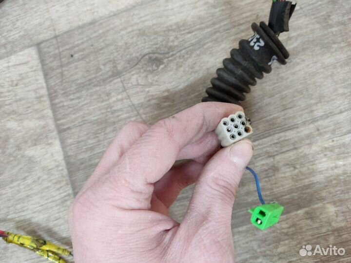 Проводка двери передняя правая Приора