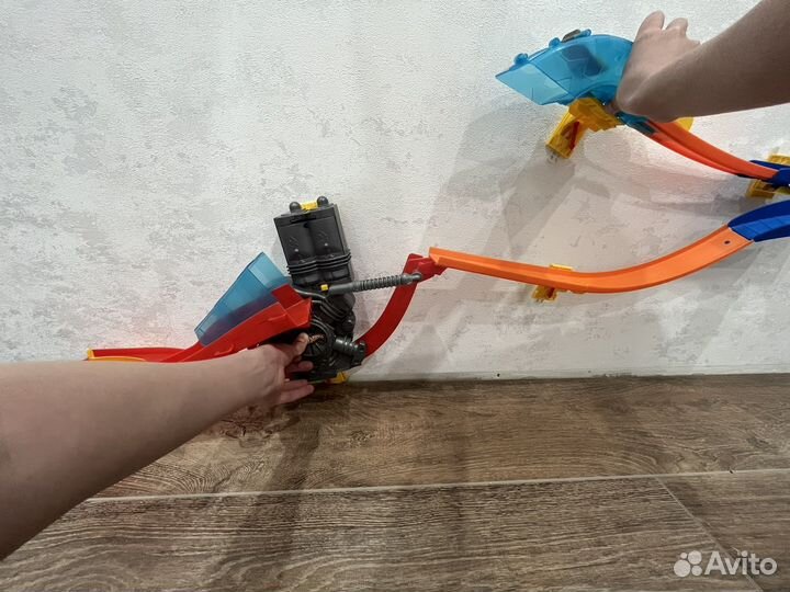 Продам или Обмен Хотвилс трек на Лего Техник