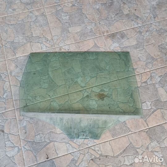 Стекло двери Volkswagen Passat B6