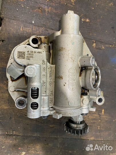 Масляный насос Skoda Octavia a5