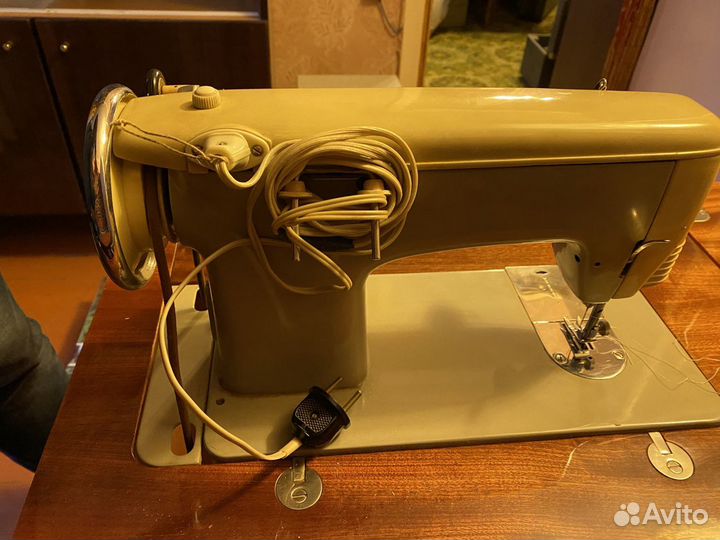 Швейная машина Чайка