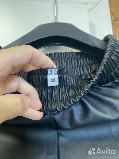 Брюки для девочки из экокожи 38 р