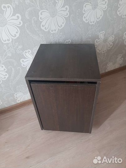 Тумбочка прикроватная