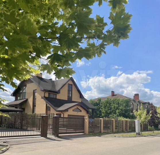 Дом 326 м² на участке 17 сот.