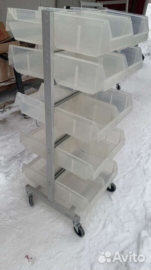 Стелаж с контейнерами на колесах