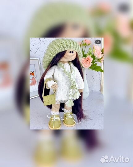 Вязаная кукла ручной работы