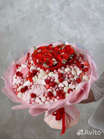 Съедобные букеты-подарки для любимых женщин