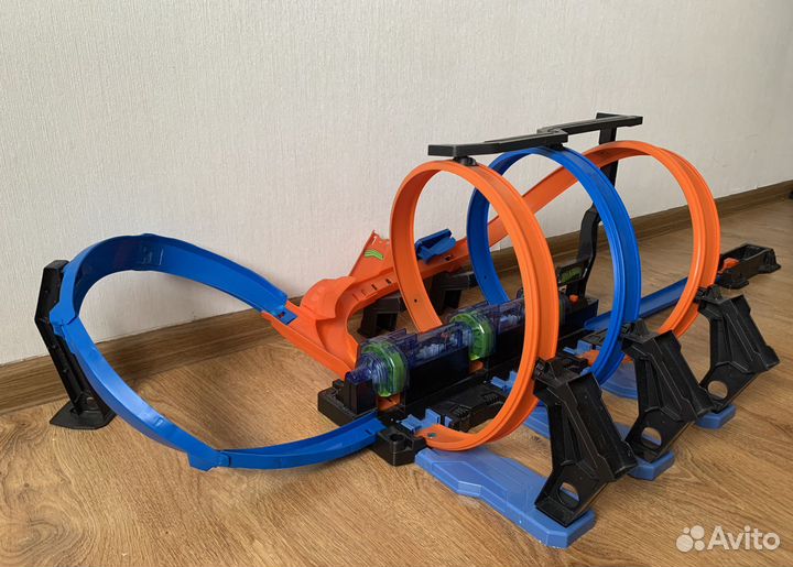 Hot wheels Винтовое столкновение FTB65