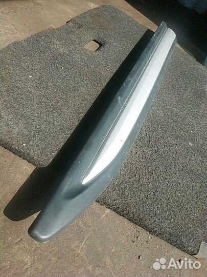 Молдинг передней правой двери mitsubishi outlander