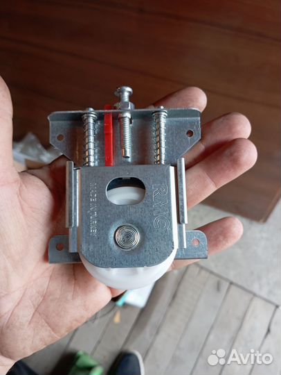 Мебельная фурнитура ролики для шкафа купе