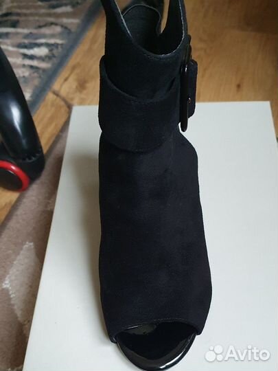 Босоножки замшевые 36 размер