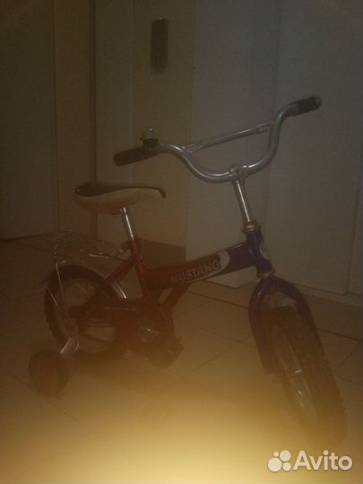 Детский велосипед с боковой колёсной поддержкой