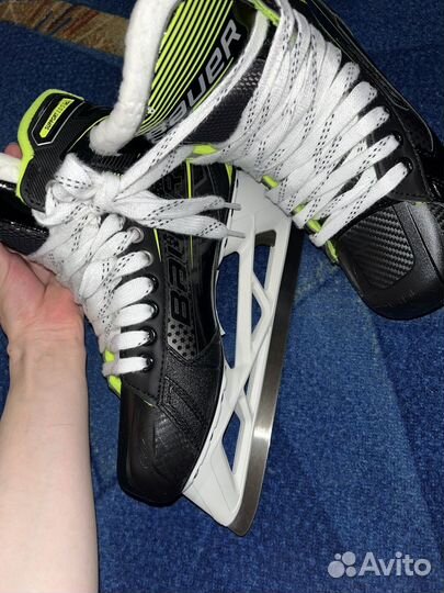 Коньки хоккейные профессиональные