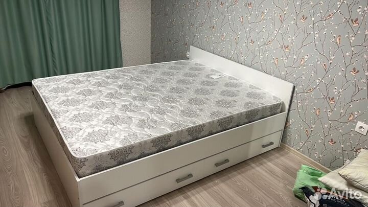 Кровать с матрасом