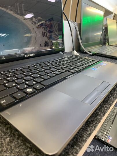 Ноутбук Samsung 300E 15.6