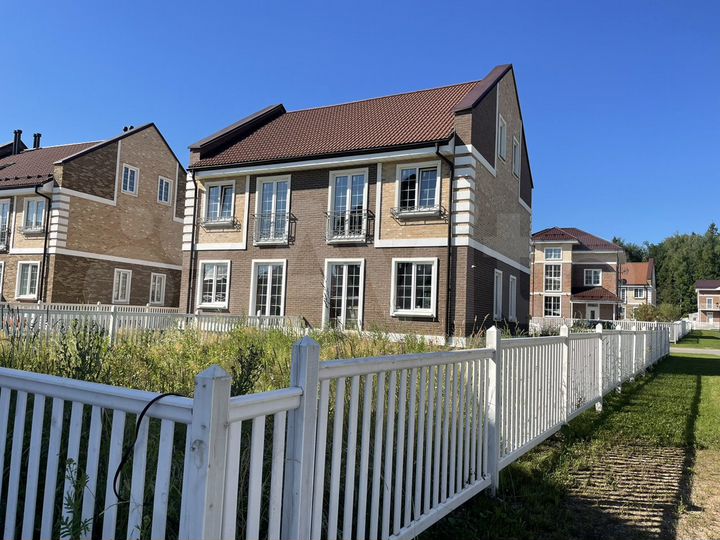 Дом 135 м² на участке 4 сот.