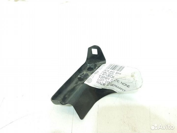 Кронштейн крыла передний правый Volkswagen Passat