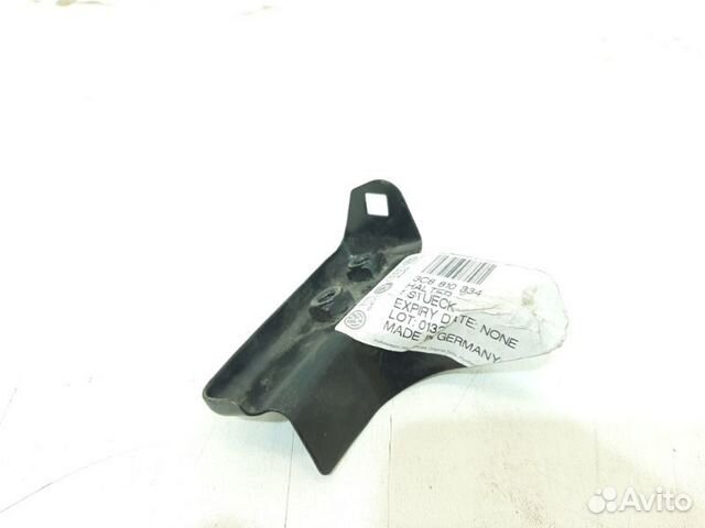 Кронштейн крыла передний правый Volkswagen Passat