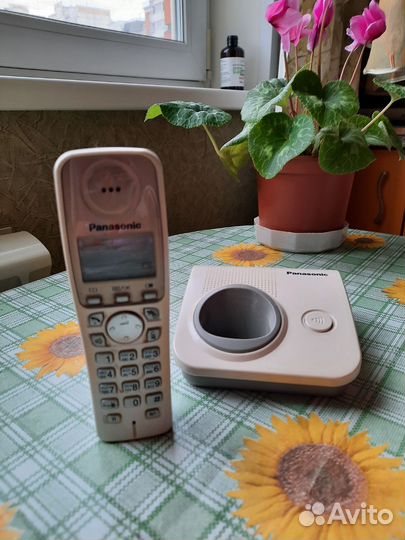 Цифровой радиотелефон Panasonic KX-TG7205RU