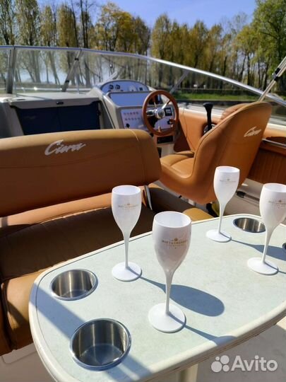 Аренда катера, развод мостов, девичник. До 6 чел