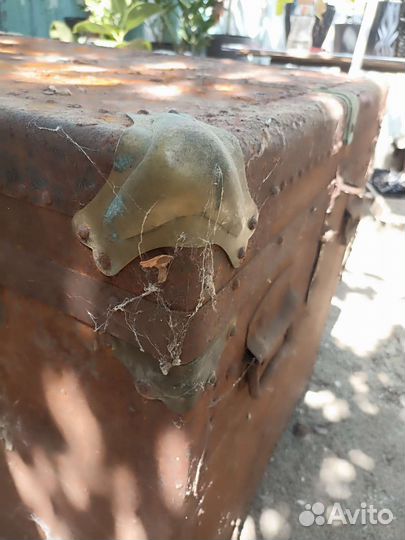 Сундук старинный