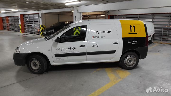 Водитель с личным грузовым авто