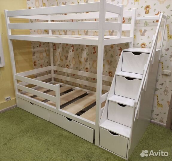 Кровать двухъярусная с лестницей комодом