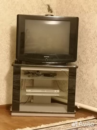 Телевизор и подставка. Все вместе