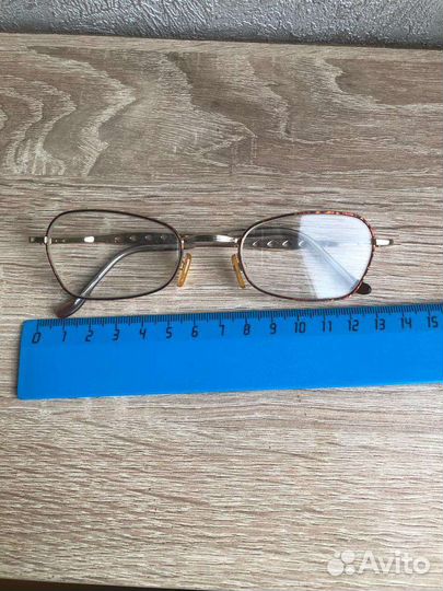 Очки стильные со стеклами и другие в ассортименте