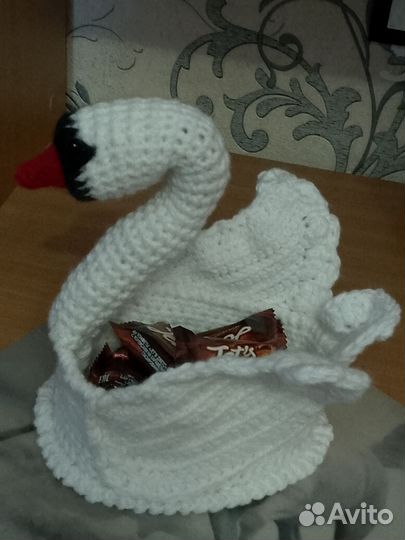 Лебедь конфетница