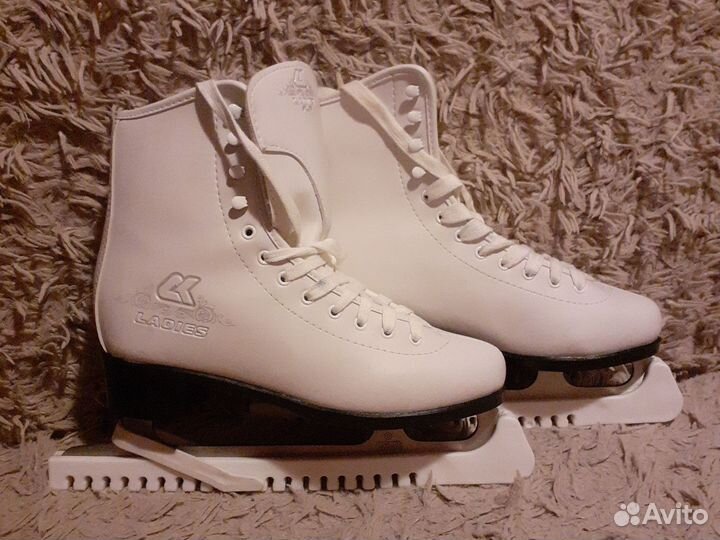 Коньки фигурные женские 39 размер