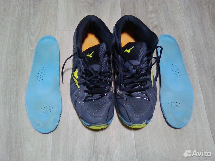 Кроссовки Mizuno 42 размер бу волейбольные