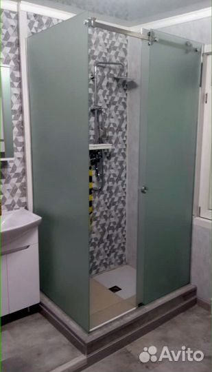 Душевая кабинка новая из стекла