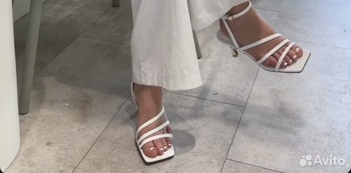 Босоножки на шпильке