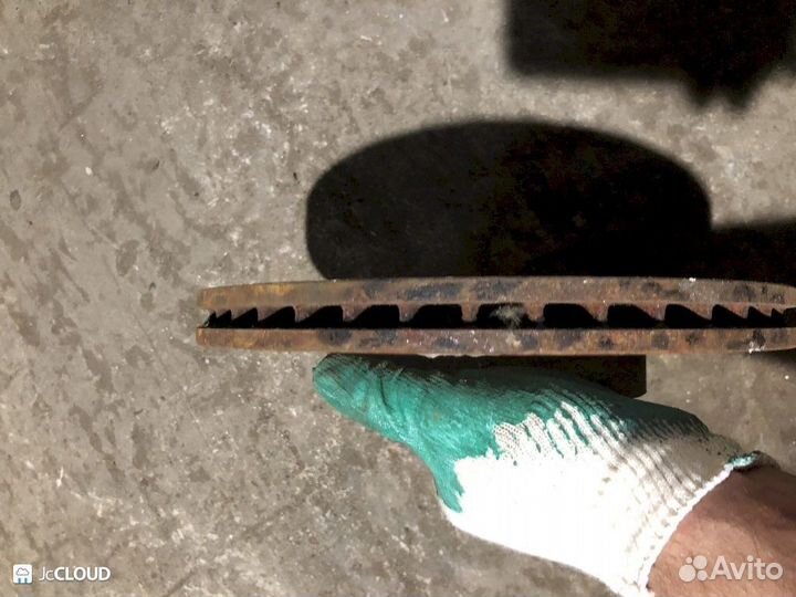 Тормозной диск на mazda demio DY3W