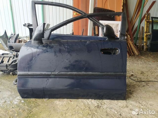 Передняя левая дверь Mitsubishi Carisma