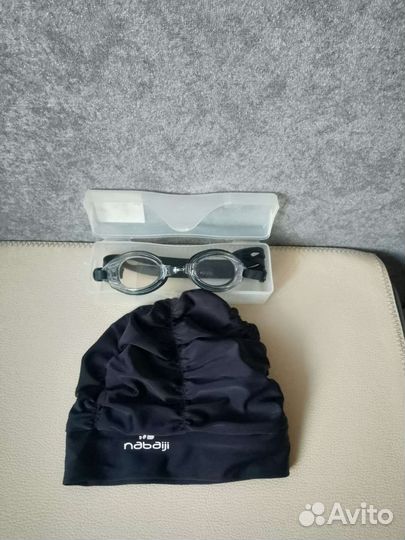 Очки и шапочка для плавания