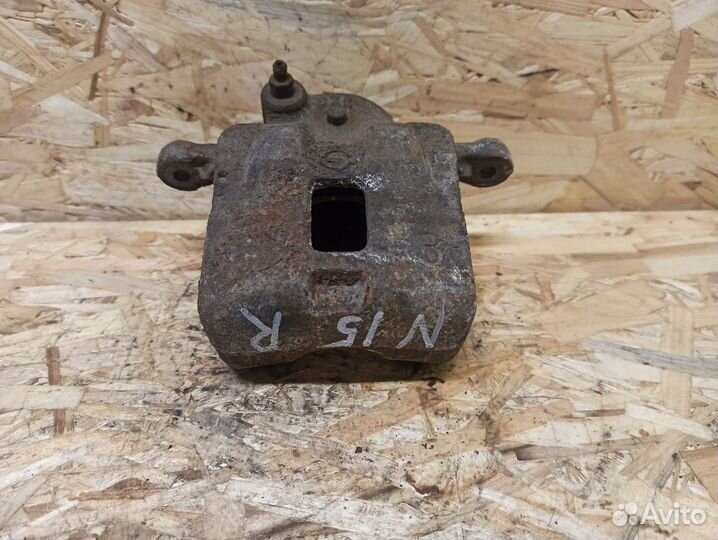 Суппорт передний правый Nissan Almera N15